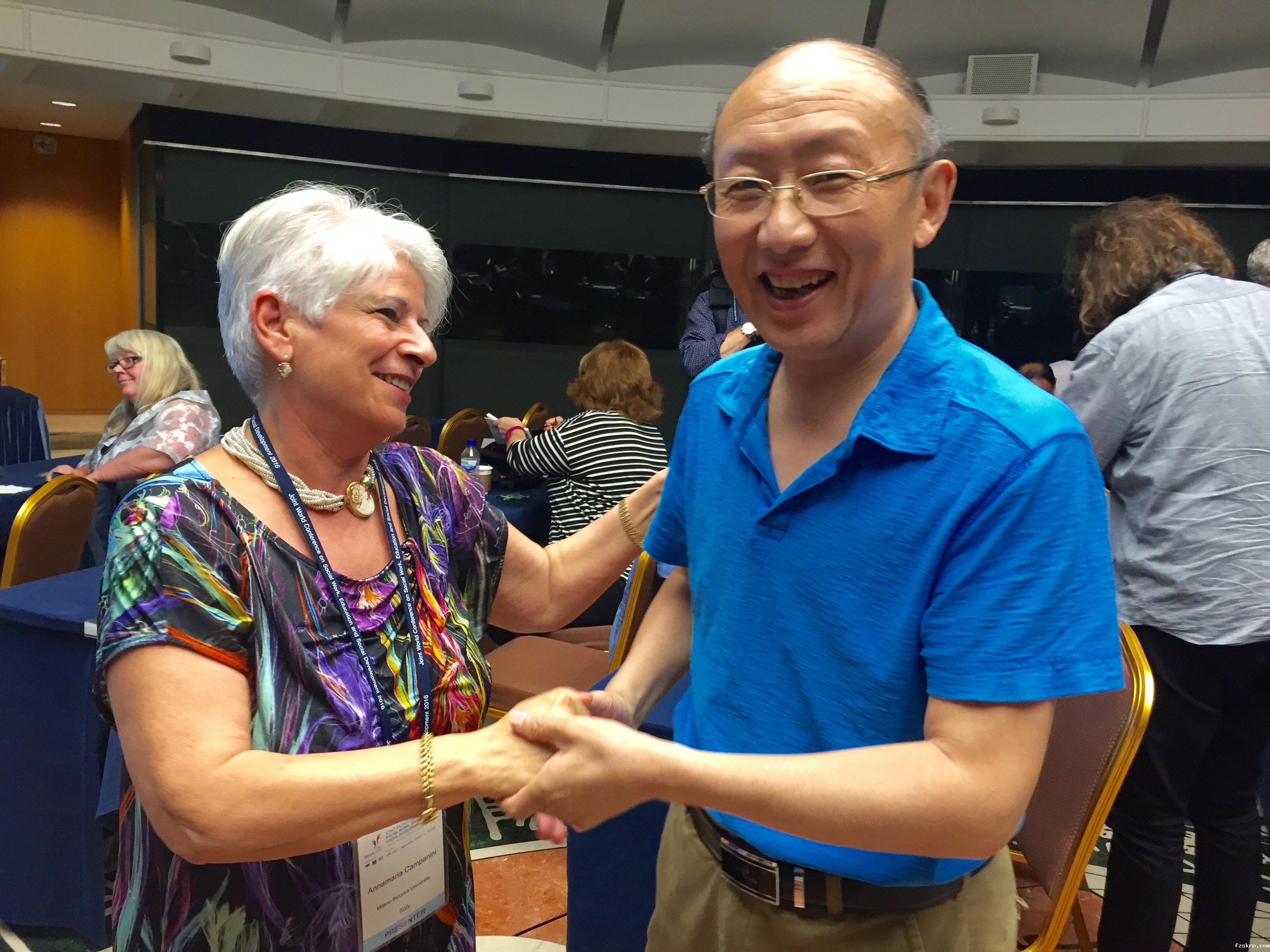 徐老师和新主席合照